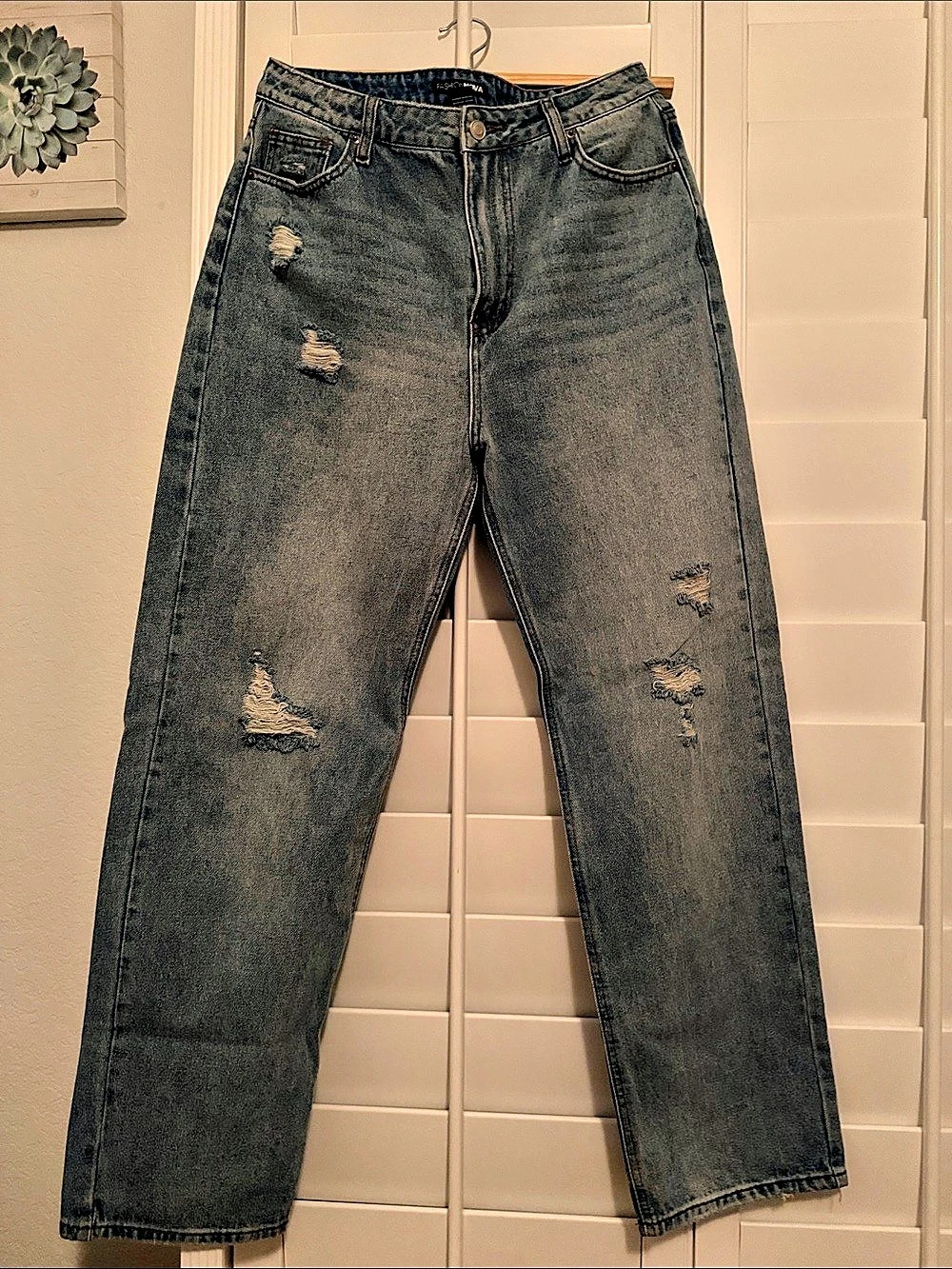 Fashion Nova straight leg jeans Distressed light blue jeans Waist 11